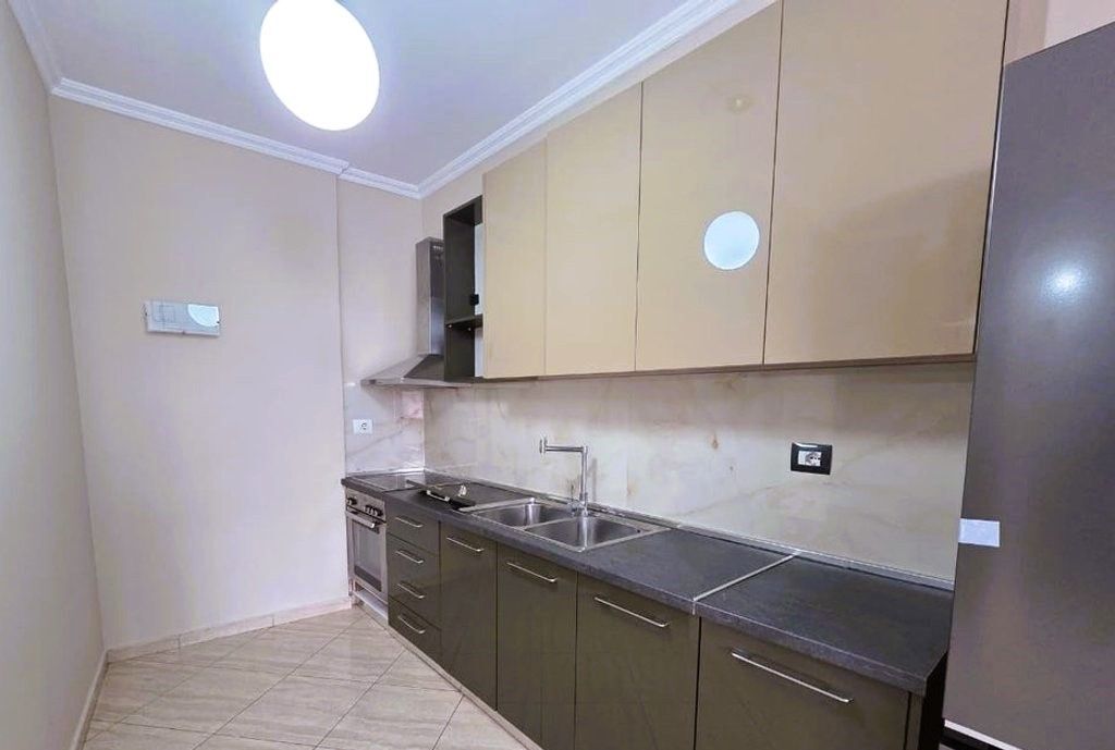 JEPET APARTAMENT 1+1 ME QERA NE MISTO MAME!