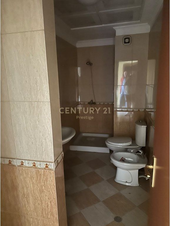 APARTAMENT 2+1+2 ME QIRA TEK GLOBE!