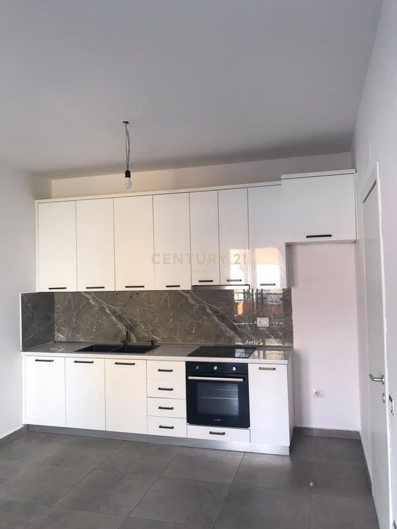 Appartamento 2+1 in Affitto a Kamez Centro, Tirana