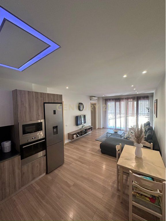 Jepet me Qira Apartament 2+1 – Ring Center, Zogu i Zi, Tiranë 1,050 € /Muaj 95,000 Lekë /Muaj