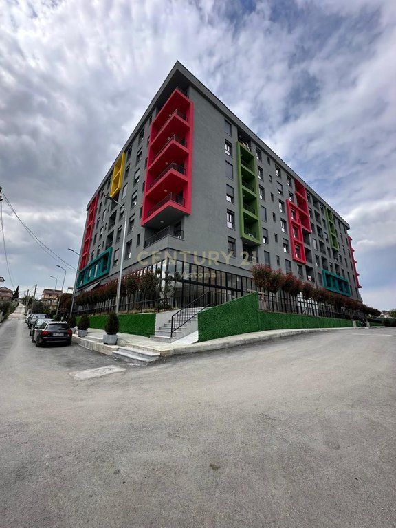 Jepet me qera apartament 1+1 tek Kompleksi “Splash Color”, Paskuqan,me administrim të paguar për tre vjet!