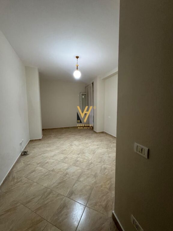 JEPET APARTAMENT 2+1+2BLK ME QIRA TEK ISH TREGU ELEKTRIK 55.000 LEKE