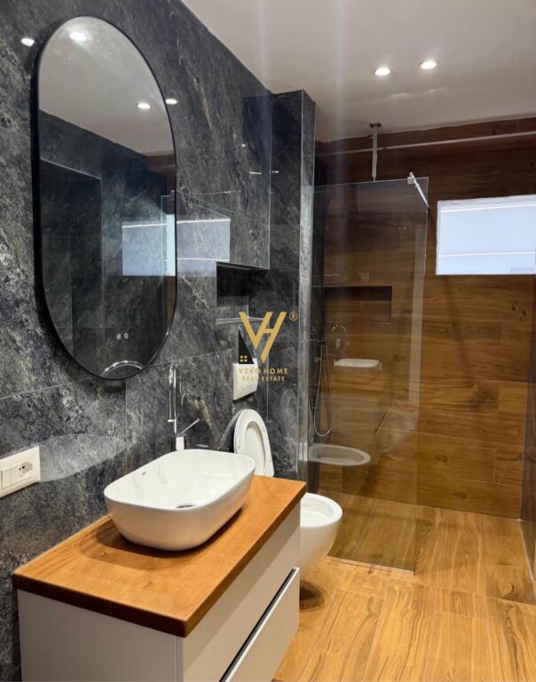 JEPET APARTAMENT 3+1+BLK ME QIRA TE MEDRESEJA 80.000 LEKE