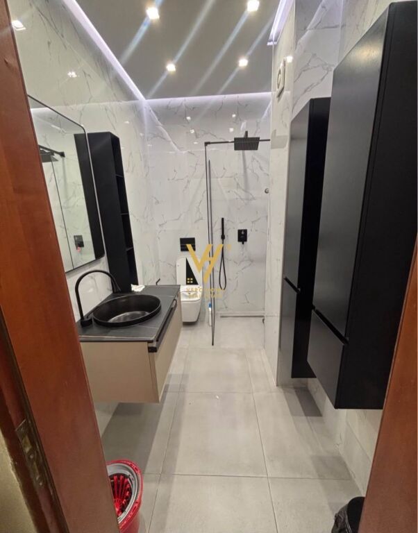 JEPET APARTAMENT 3+1+2+3BLK ME QERA TE RRUGA E KAVAJES 110.000 LEKE