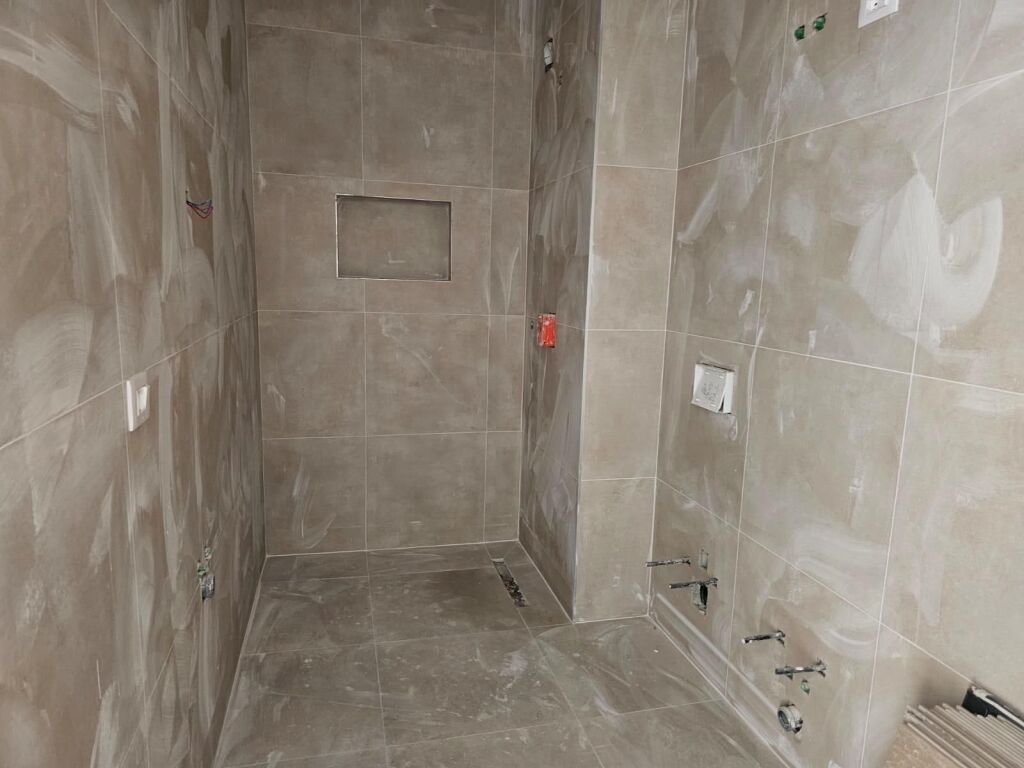 🏡 **SHITET APARTAMENT 1+1 – TIRANA ENTRY** 🔑