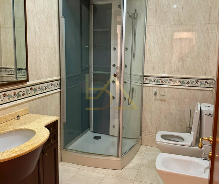 JEPET ME QIRA APARTAMENT LUKSOZ 4+1 + 3 – BLLOK, TIRANË