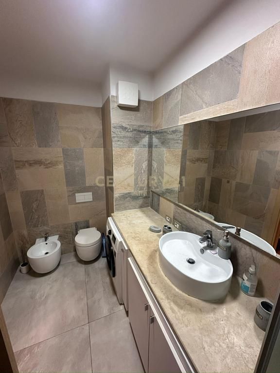 Jepet me Qira Apartament 2+1 – Ring Center, Zogu i Zi, Tiranë 1,050 € /Muaj 95,000 Lekë /Muaj