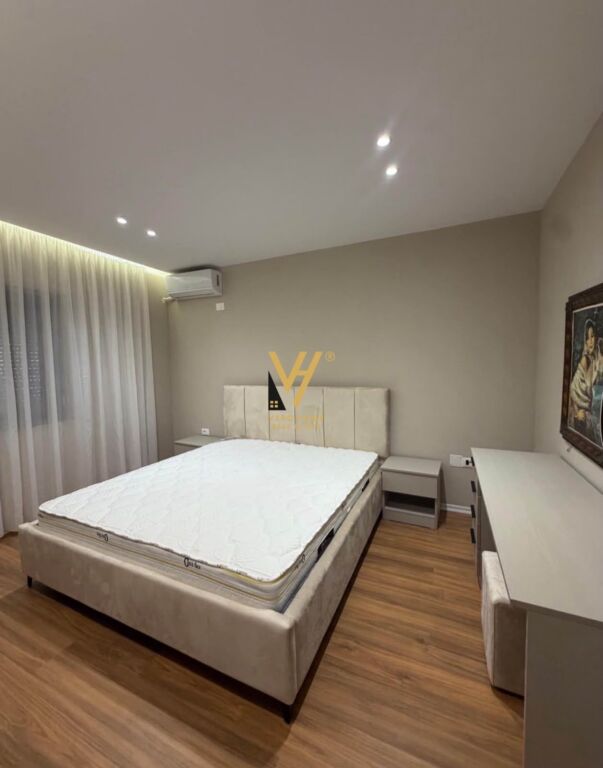 JEPET APARTAMENT 3+1+BLK ME QIRA TE MEDRESEJA 80.000 LEKE