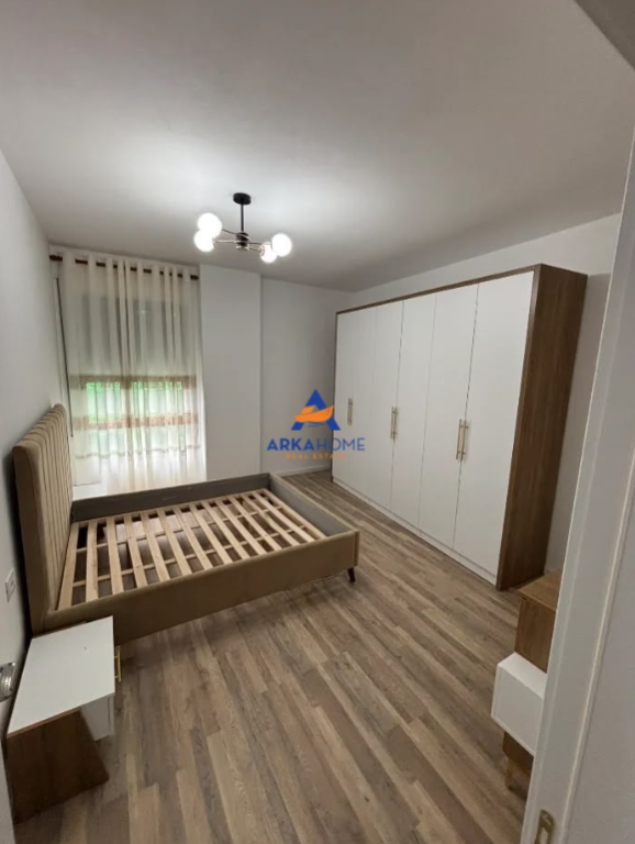 JEPET APARTMENT ME QERA 1+1+BALLKON "RRUGA 5 MAJ" 60.000 LEKE+PARKIMI