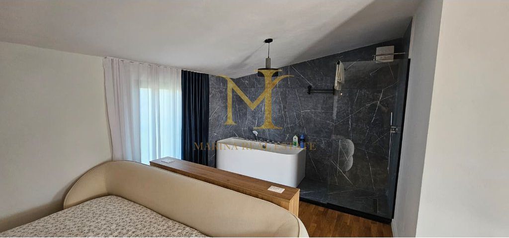 3-STORY VILLA FOR SALE IN RROTA E KUQE BEACH ONLY 400M FROM THE SEA!