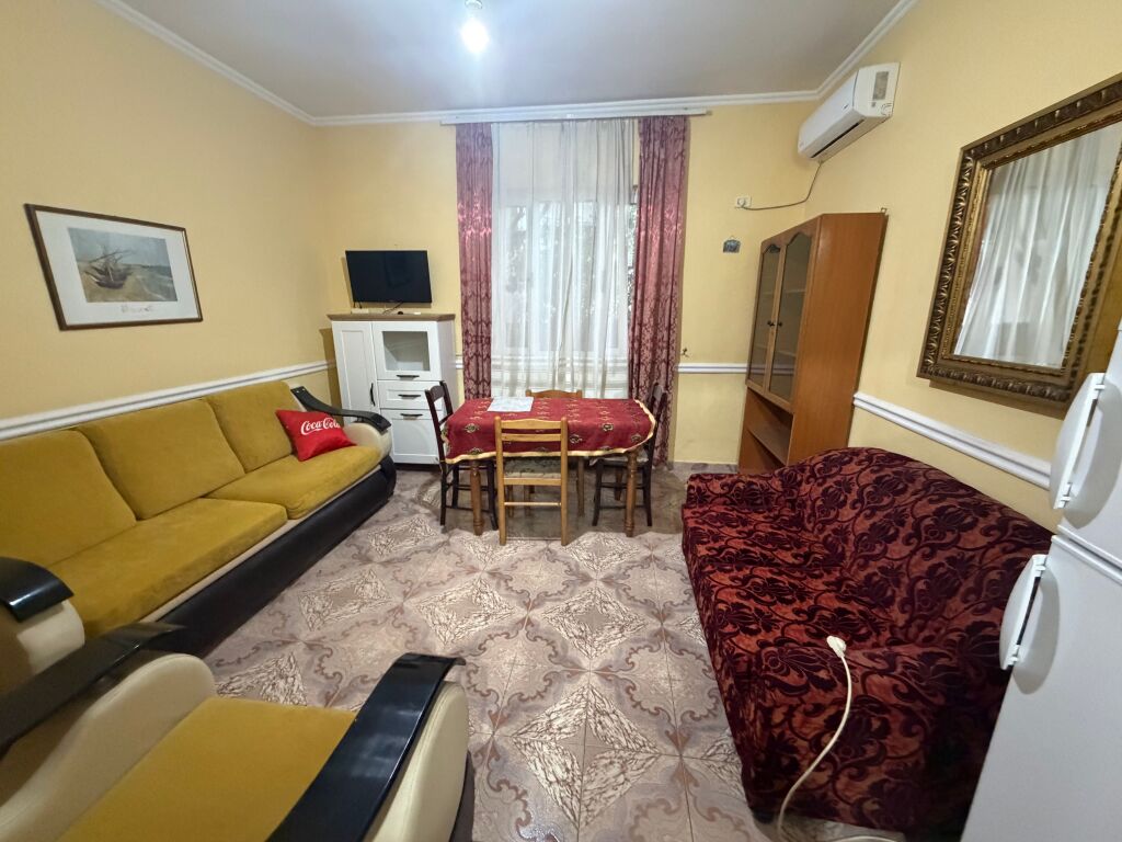 2+1,kat 1godine private,komune e parisit,600 mije leke