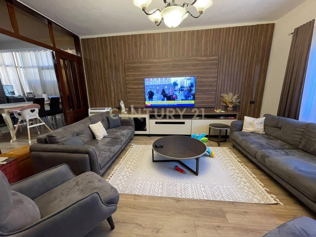 JEPET ME QIRA VILË MODERNE 3-KATËSHE PRANË CASA ITALIA!