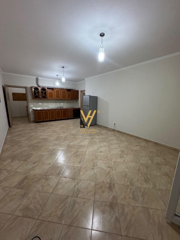 JEPET APARTAMENT 2+1+2BLK ME QIRA TEK ISH TREGU ELEKTRIK 55.000 LEKE