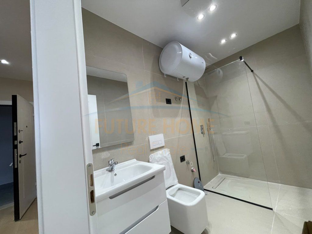 Shitet,Apartament 2+1,Mozaiku i Tiranës, Mbrapa Bllokut të Ambasadave.