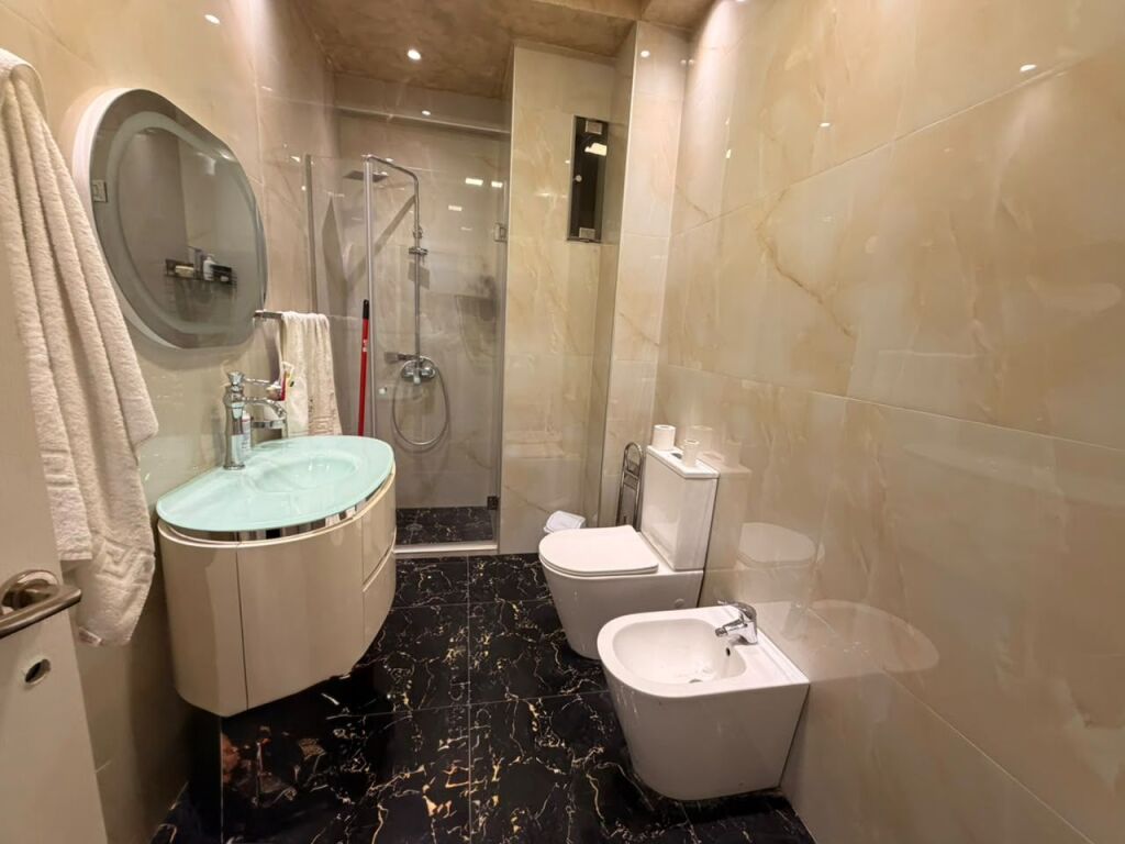 Shitet apartament 2+1 te Golden Park 3, përballë Spitalit Amerikan!