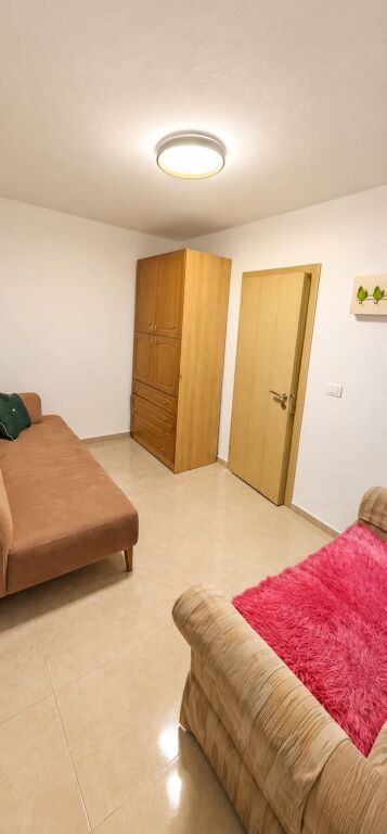 Jepet apartament me qera 3+1 ne Selite ID 5805