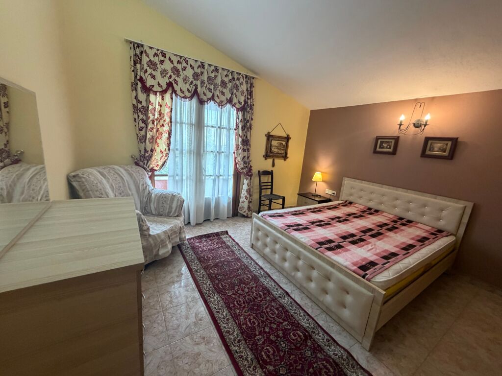 2+1,kat 3 godine private,komune e parisit,600 mije leke