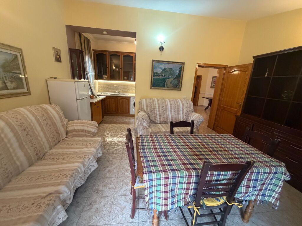 2+1,kat 3 godine private,komune e parisit,600 mije leke