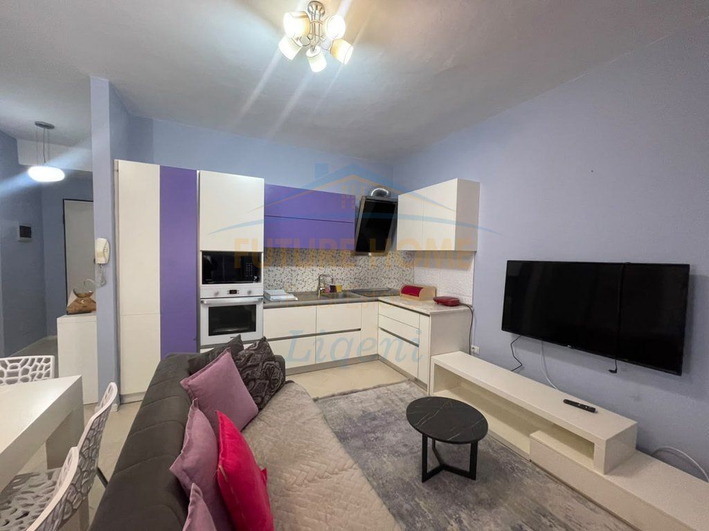 Qera,Apartament 1+1,Komuna e Parisit, Tiranë