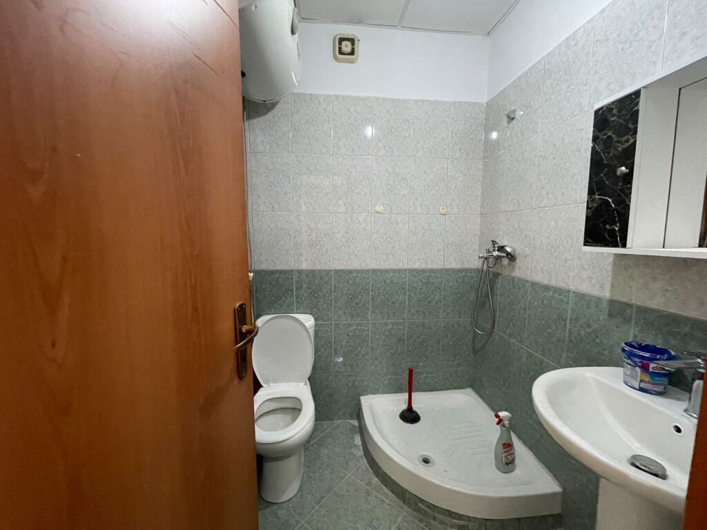 APARTAMENT 2+1 ME QIRA PËR ZYRA – RRUGA E KAVAJËS