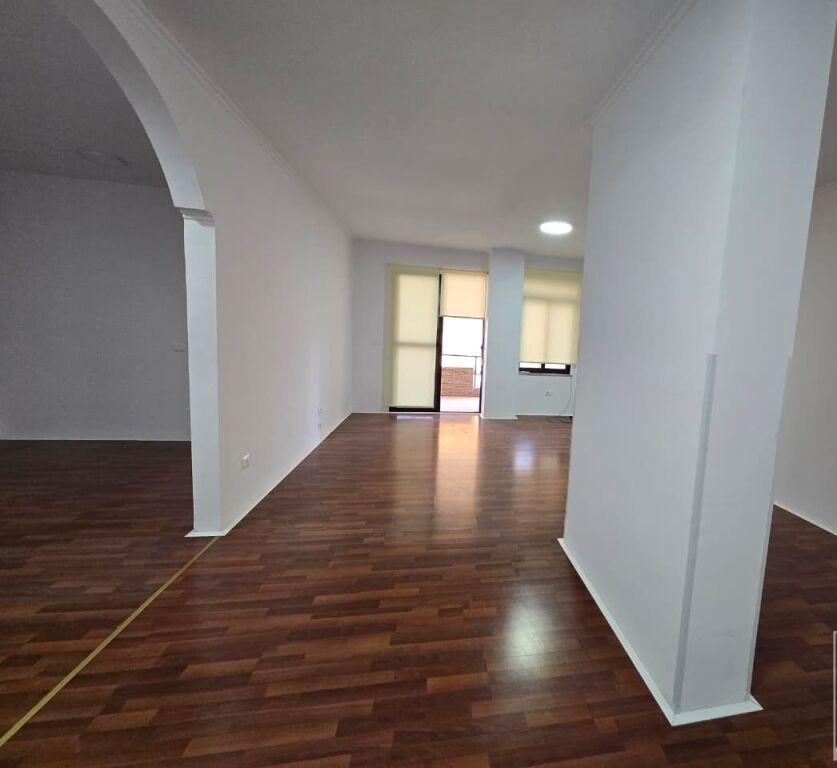 Jepet me qira ambient per zyra tek Ish Blloku .