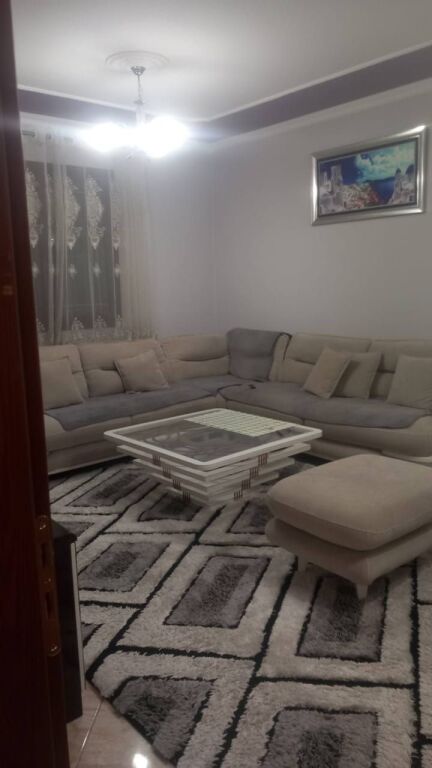Vilë në shitje