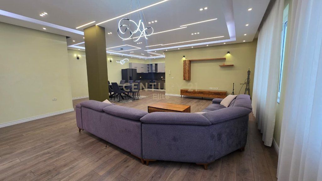 APPARTAMENTO IN AFFITTO 3+1+2, 200 M VICINO ALL'UET, TIRANA 70.000 Lekë