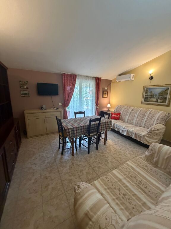 2+1,kat 3 godine private,komune e parisit,600 mije leke