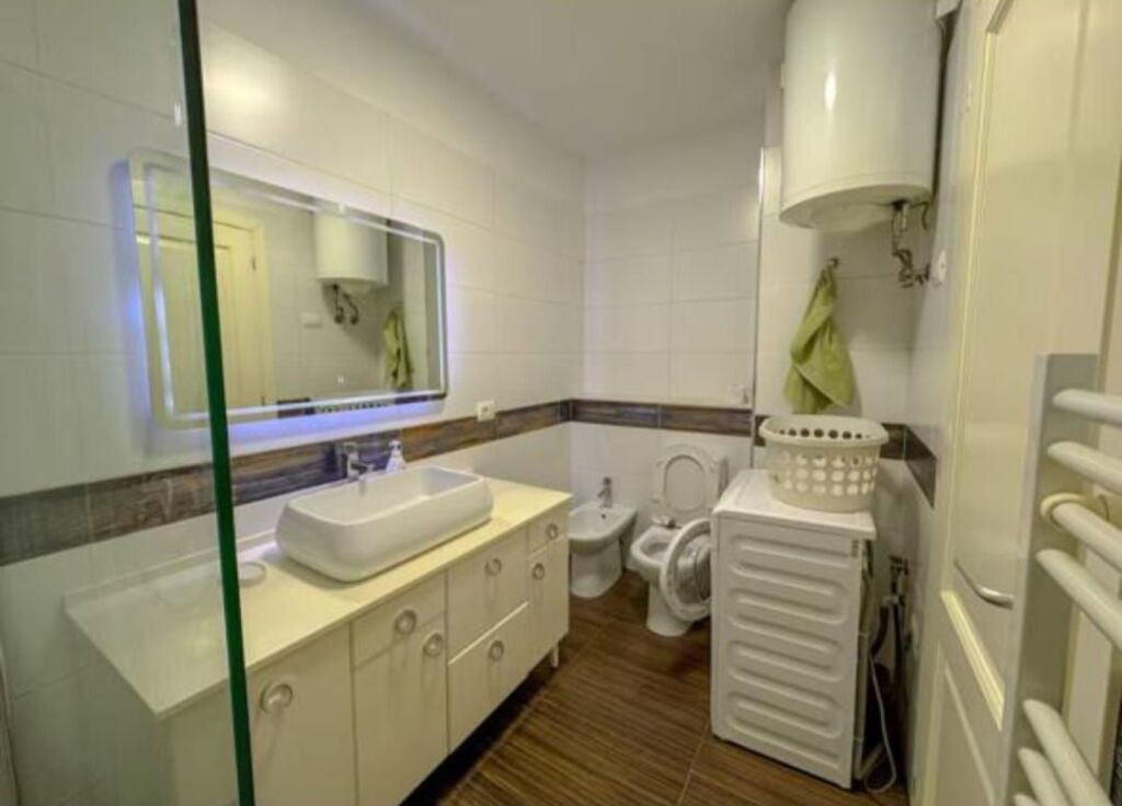 Jepet Me Qera Apartament 2+1+1 Ballkon