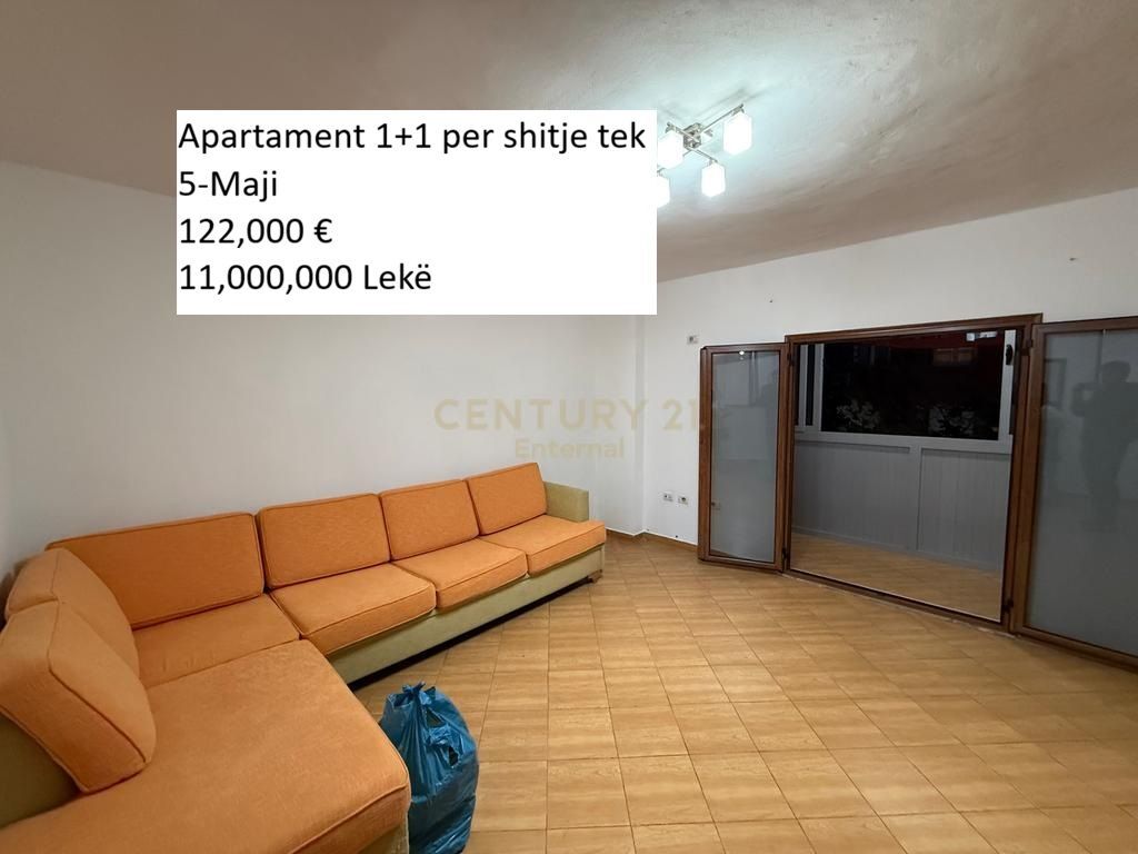 1+1 apartment for sale at 5-Maji 122,000 € 11,000,000 Lekë