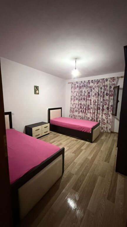 JEPET ME QIRA APARTAMENT 2+1 – PRANË MUZEUMIT, DURRËS