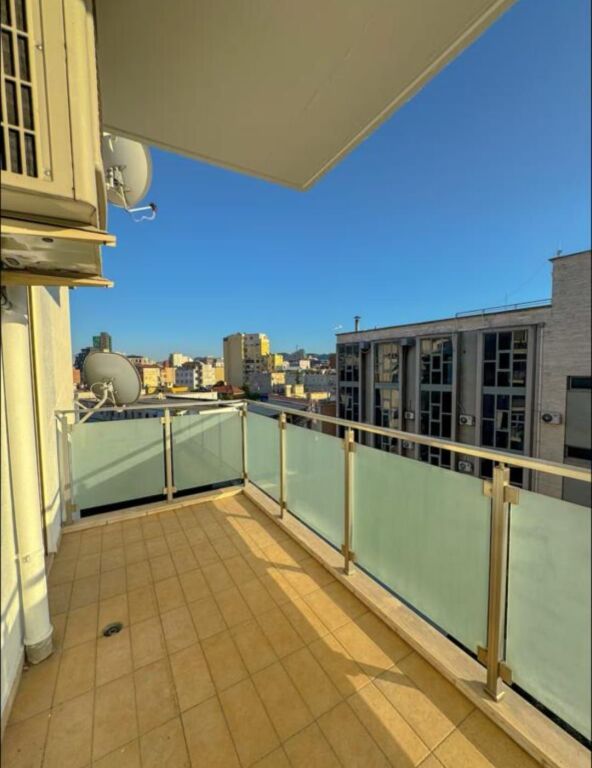 Jepet Me Qera Apartament 2+1+1 Ballkon