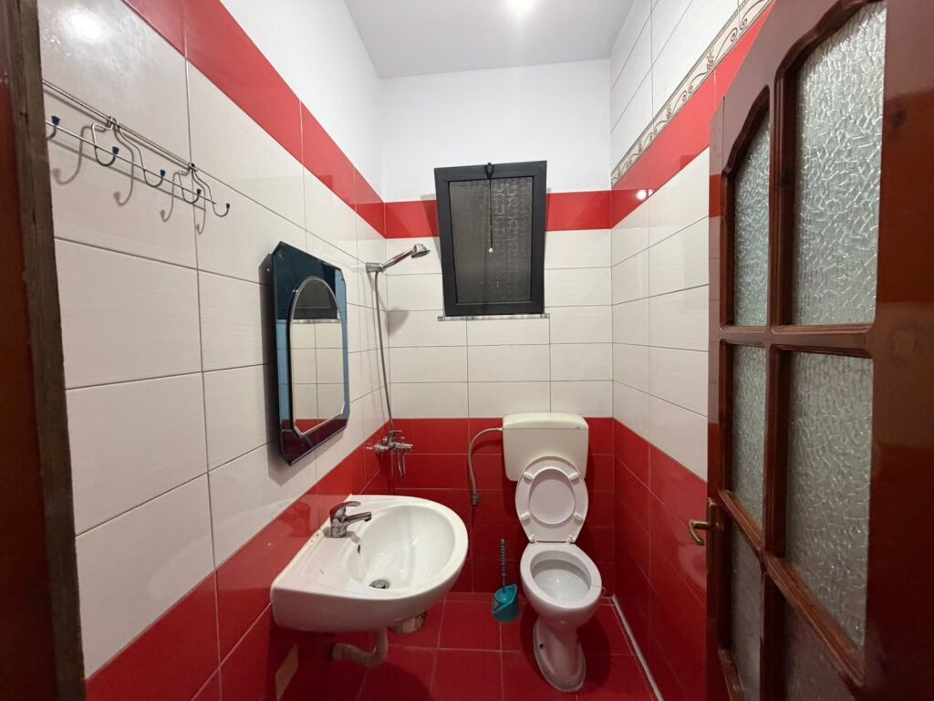 Jepet me qera kati i 1 nje shtepi private