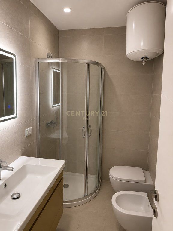 Appartamento 2+1+2 con garage vicino alla Facoltà di Ingegneria Edile 299,000 €