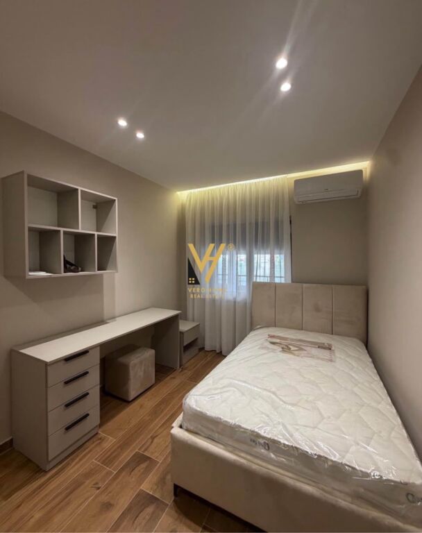 JEPET APARTAMENT 3+1+BLK ME QIRA TE MEDRESEJA 80.000 LEKE