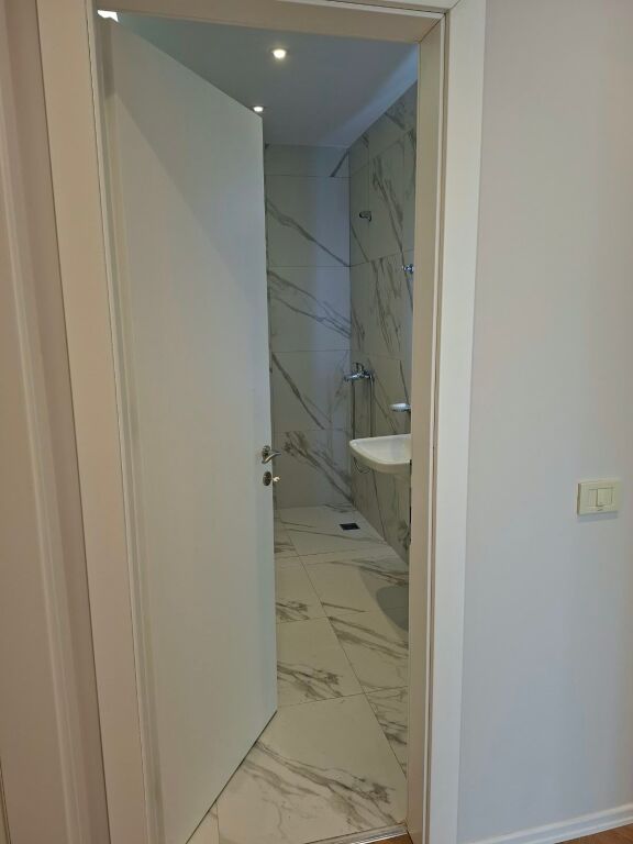 Premises for rent in Mine Peza