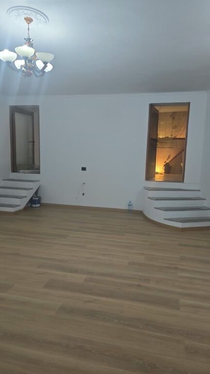 Ambient Zyre me Qira Rruga e Kavajes  1000€/ muaj