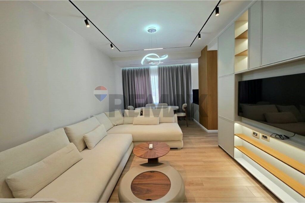 🏡 PENTHOUSE EKSKLUZIV PËR SHITJE – LUNGOMARE, VLORË 🌊