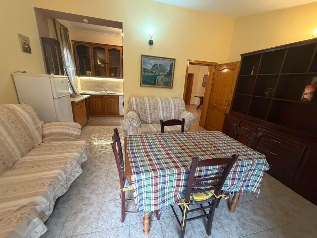 In affitto 2+1, 3° piano, Kristal Center 60000 lek