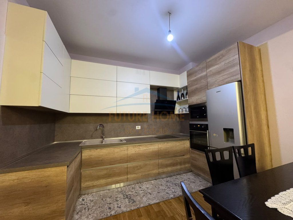 SHITET APARTAMENT 2+1 – KOMPLEKSI GOLDEN PARK, TIRANË
