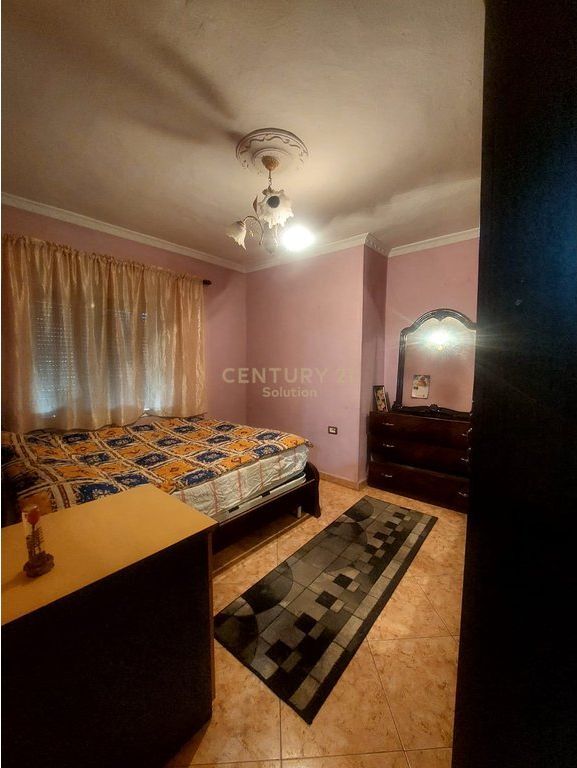 Apartament 3+1 Me Qira në Kamez Qender, Tiranë