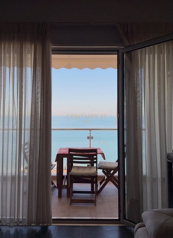 Apartament 2+1 per shitje me pamje nga deti te Shkembi i Kavajes