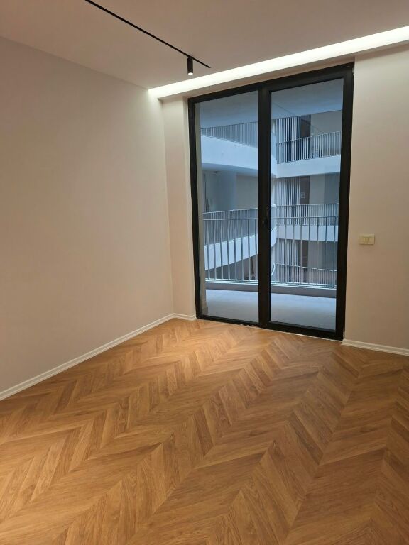 Jepet me qera ambjent biznesi 2+1+2 tek Golden Tower