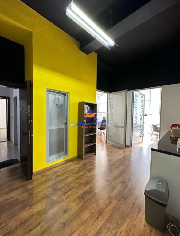 OFFICE SPACE FOR RENT 180 M2 "FORMER EXHIBITION" 320.000 LEKE