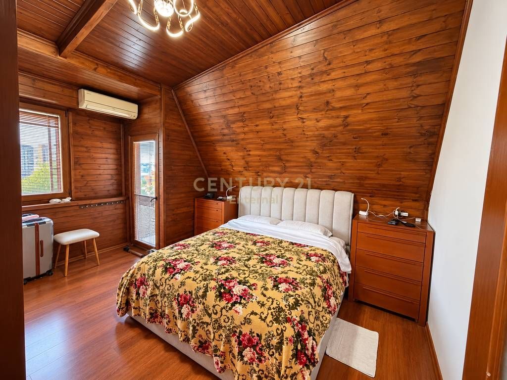 Myslym Shyri - Jepet Me Qera Penthouse 2+1+Verande Modern Tek Him Kolli