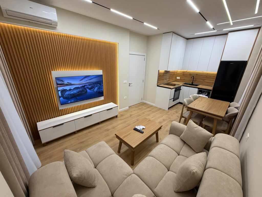 🏠 Shitet apartament 2+1  📍 Rruga 5 Maji, Tiranë