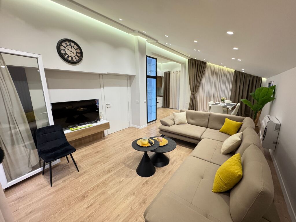 APARTAMENT 2+1 PER QIRA !!