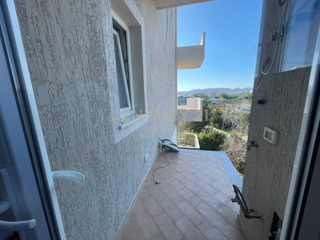 Apartament 2+1+2 ballkon dhe post parkimi për Shitje – Shenavlash, Durrës