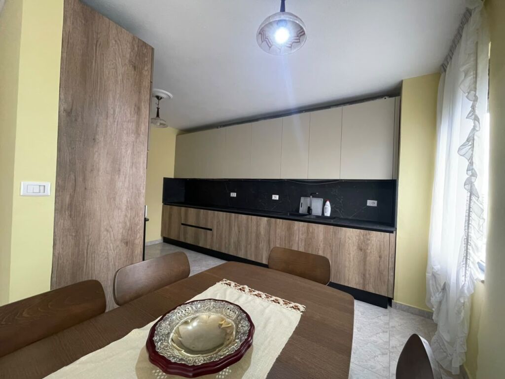 Appartamento 2+1 in affitto presso il Palazzo con la Freccia.