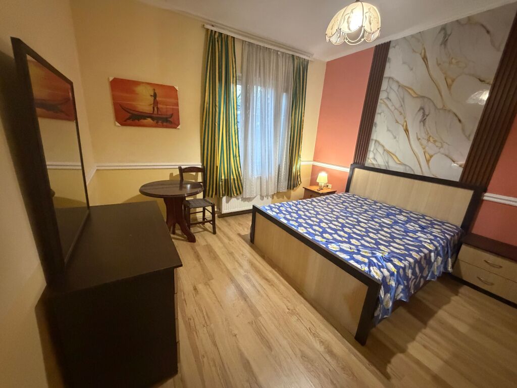 2+1,kat 1godine private,komune e parisit,600 mije leke